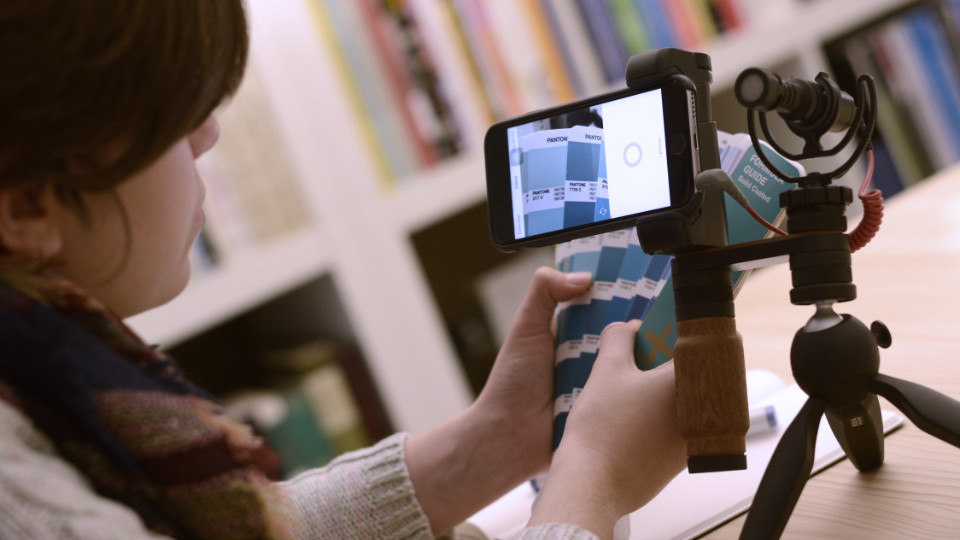 Shoulderpod R2 pocket rig for iphone - table top